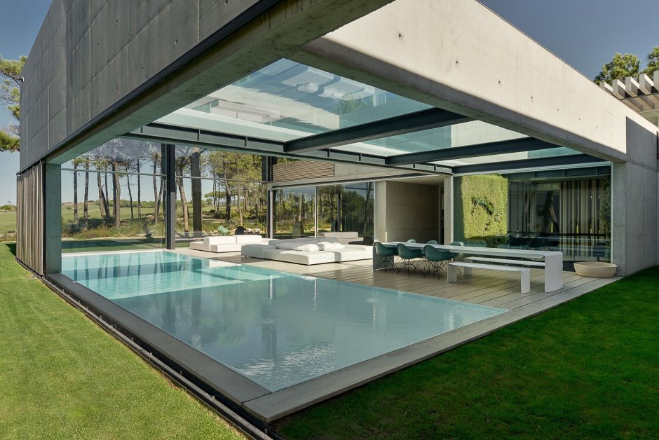 Outdoor glass house