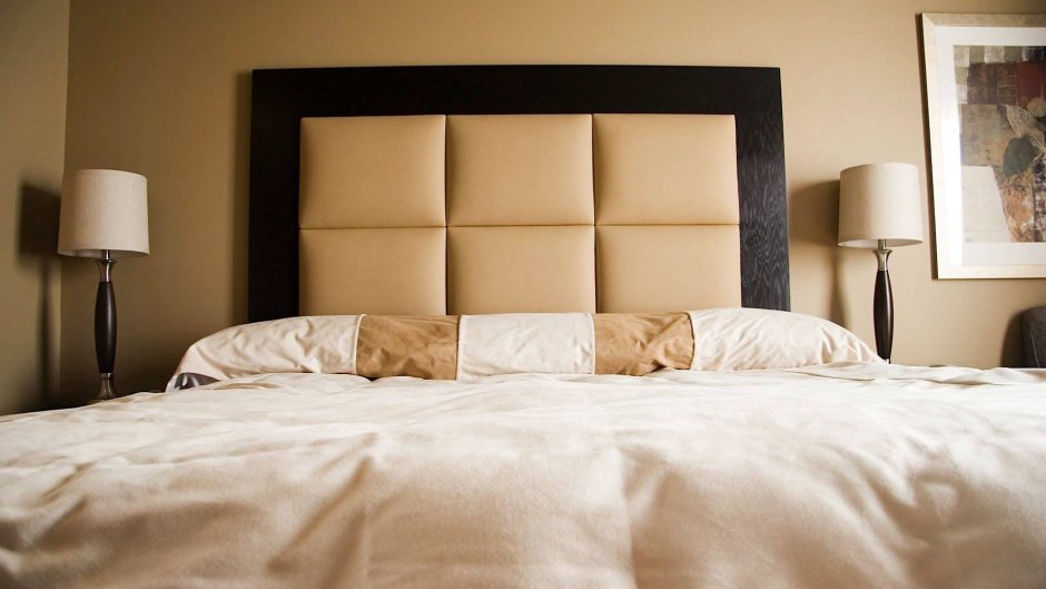 Bed without headboard