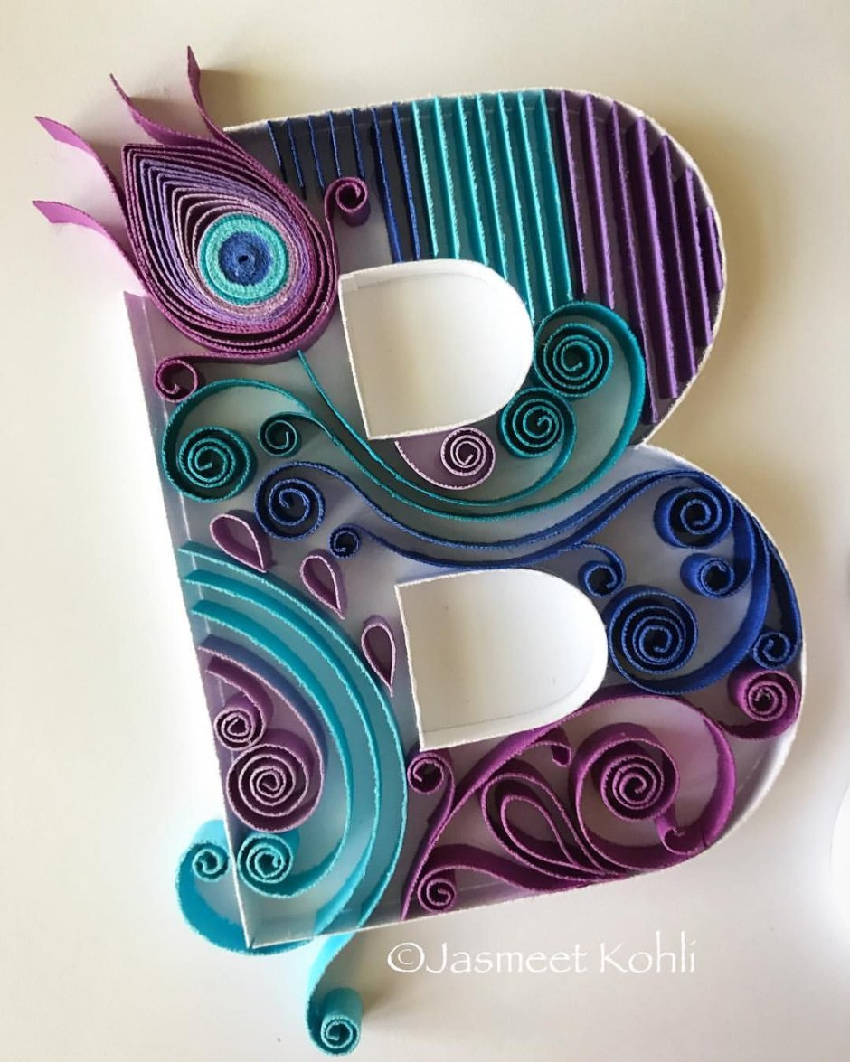 Quilling paper crafts
