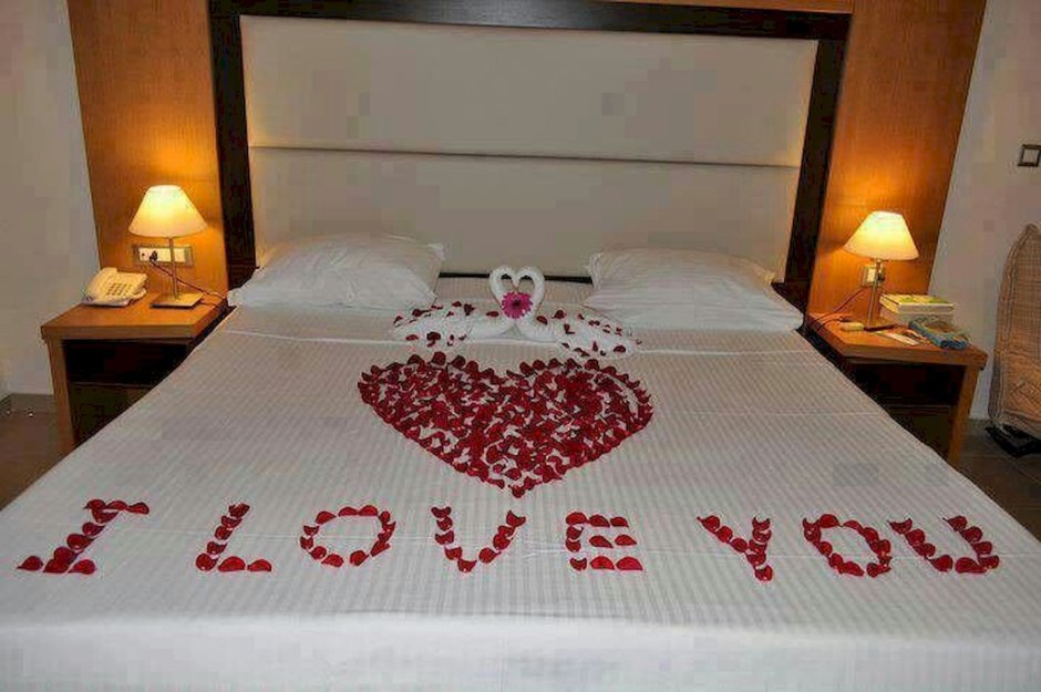Romantic hotel room decoration