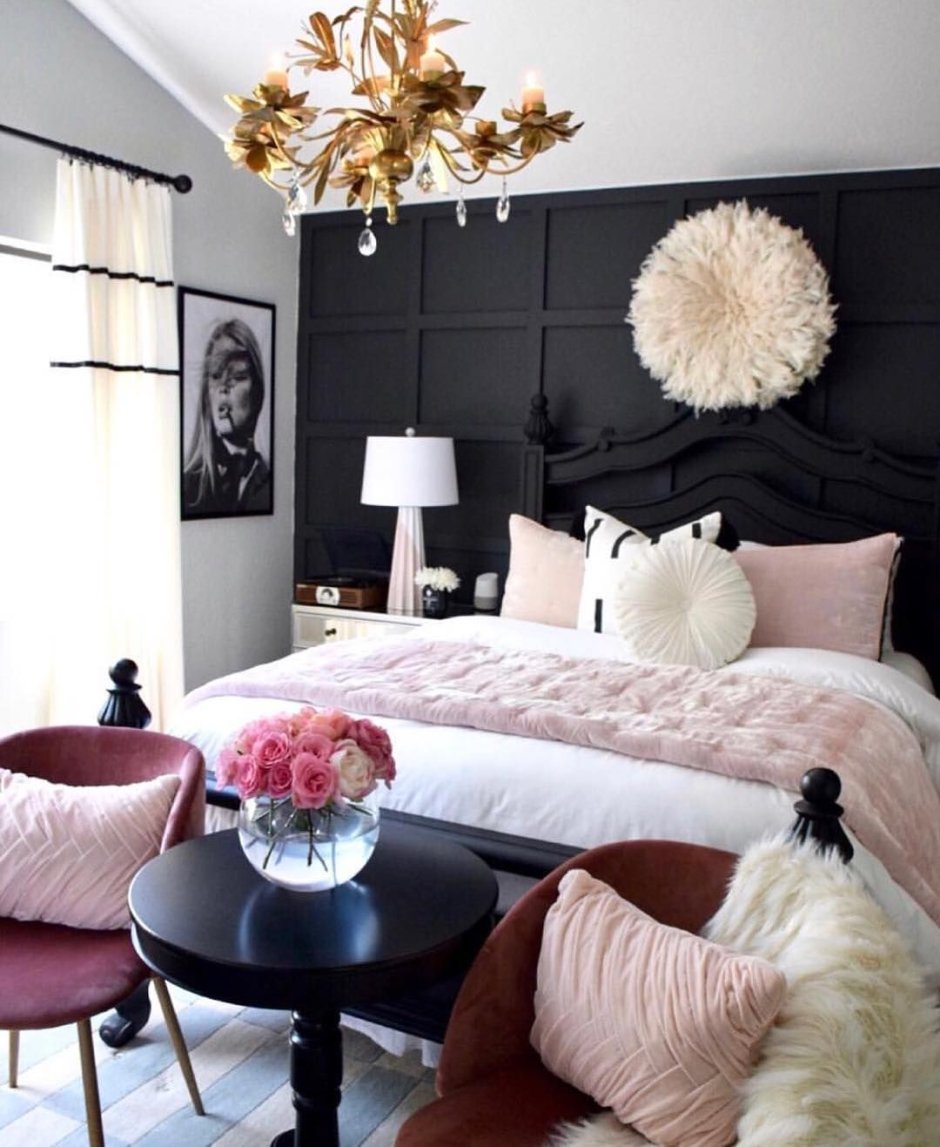 Light pink and black room