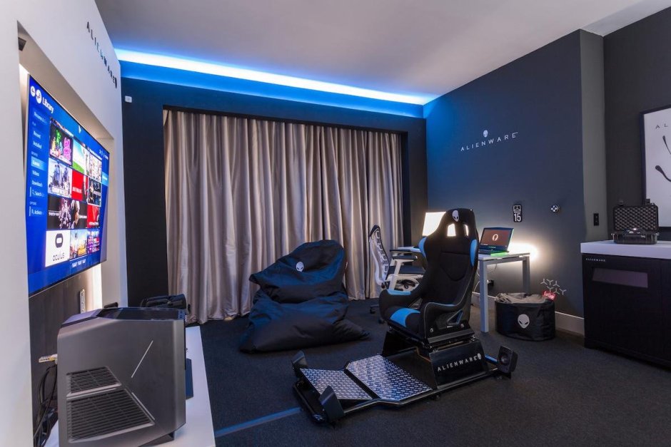 Gaming room design with bed - 83 photo