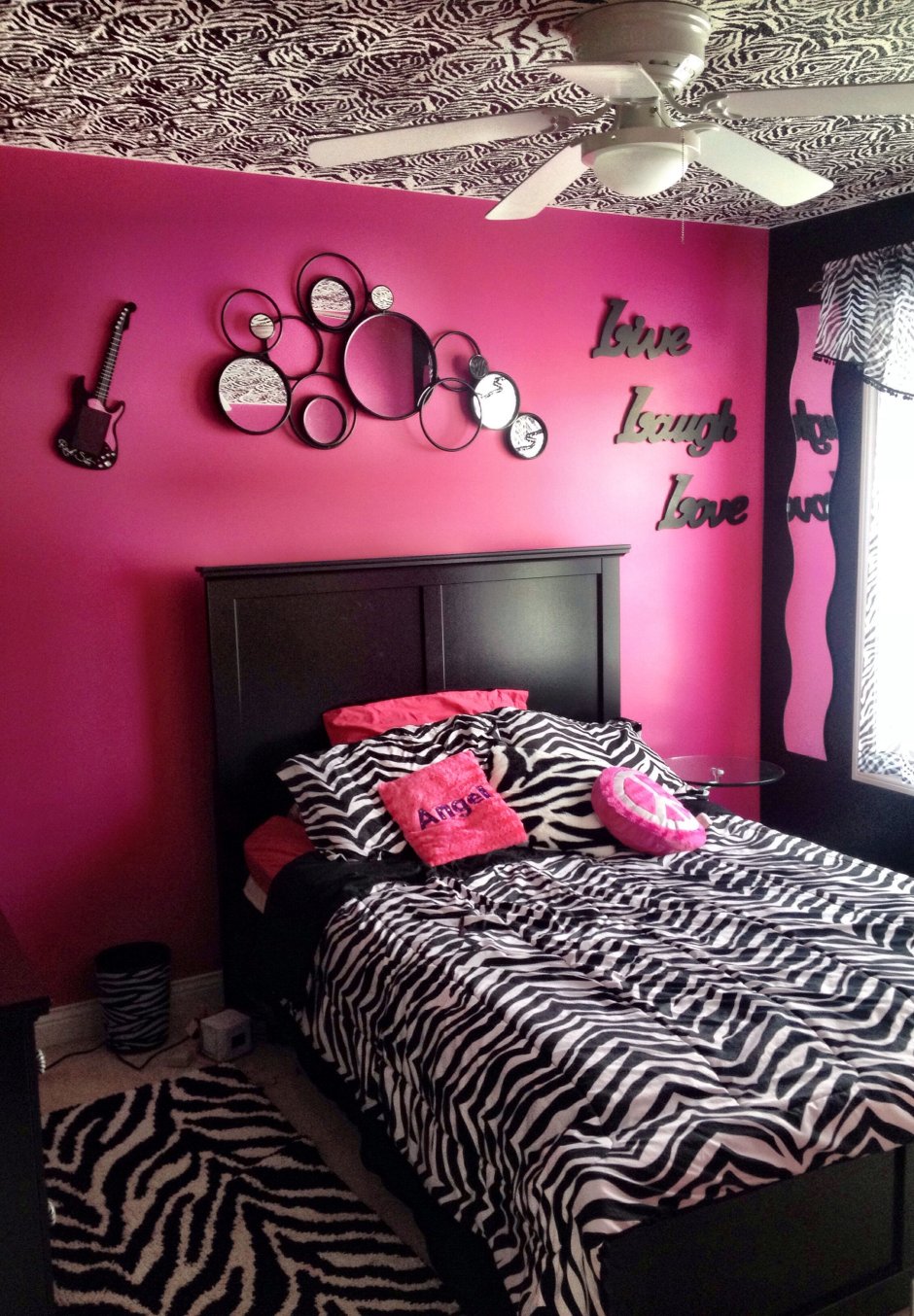 Black and pink room design