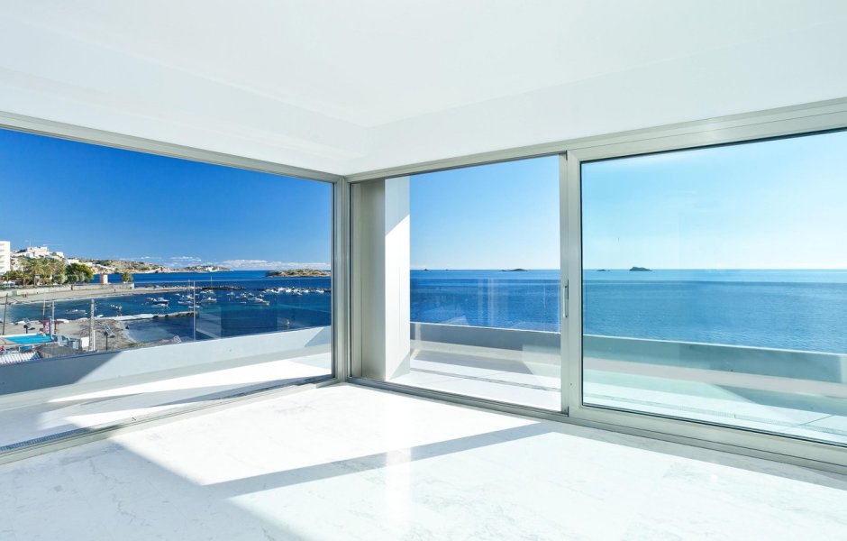 Living room panoramic windows