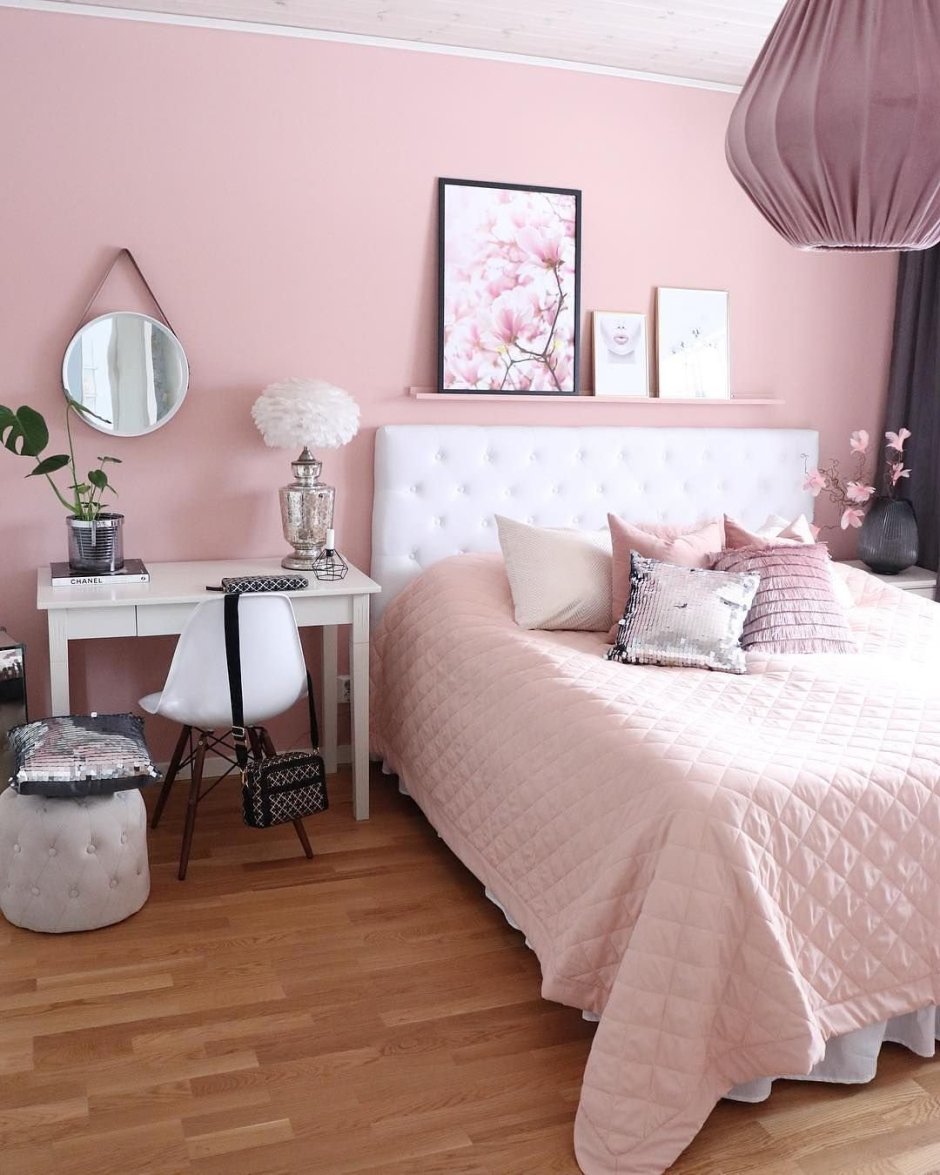 Light pink and white room