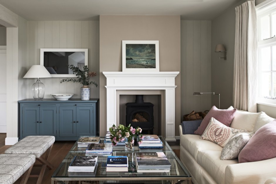 Cozy english cottage living room