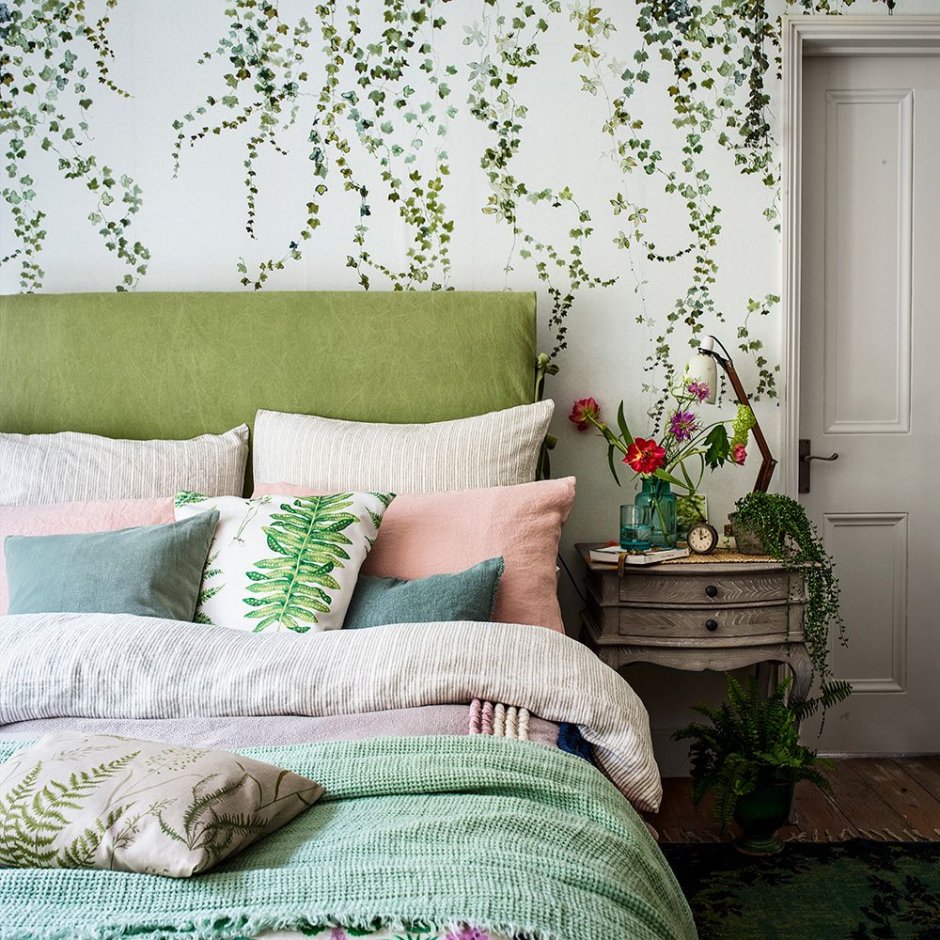 Room decorating ideas for green walls