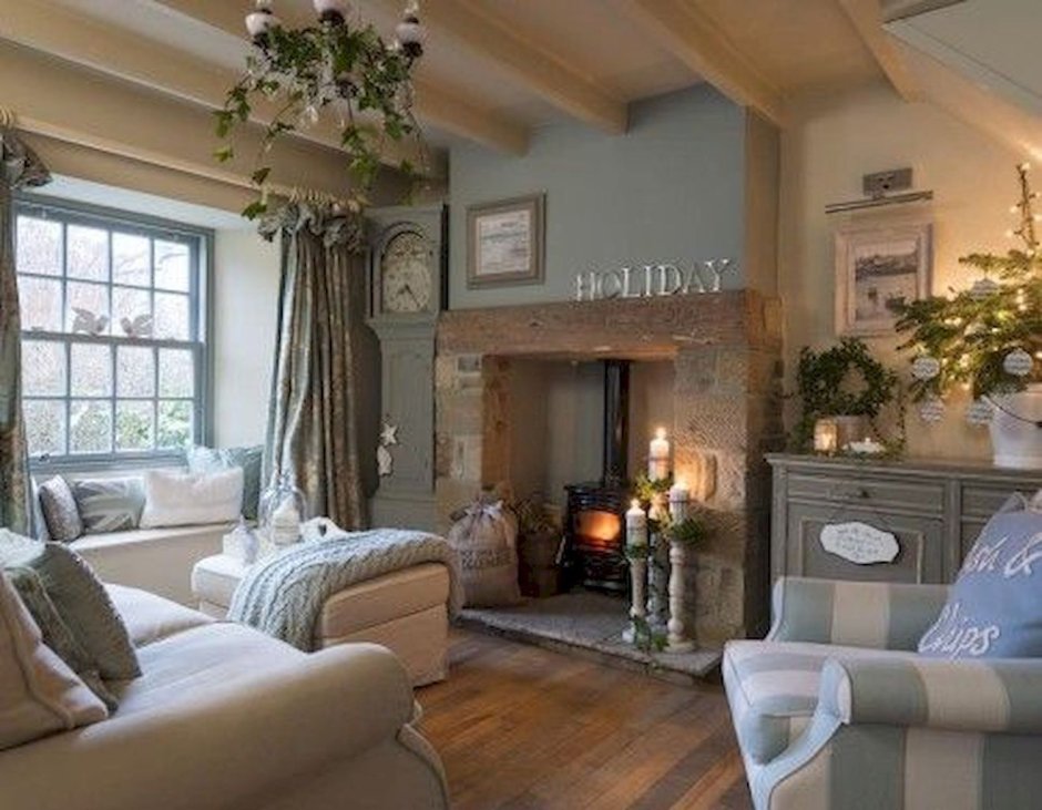 Cottage living room decor