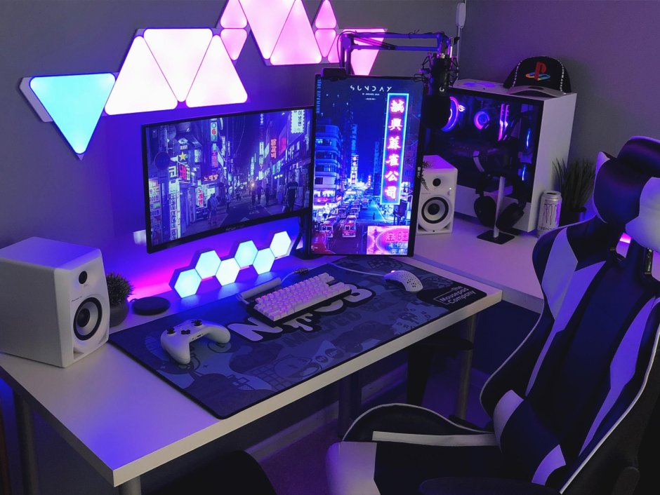 Black and blue gaming room