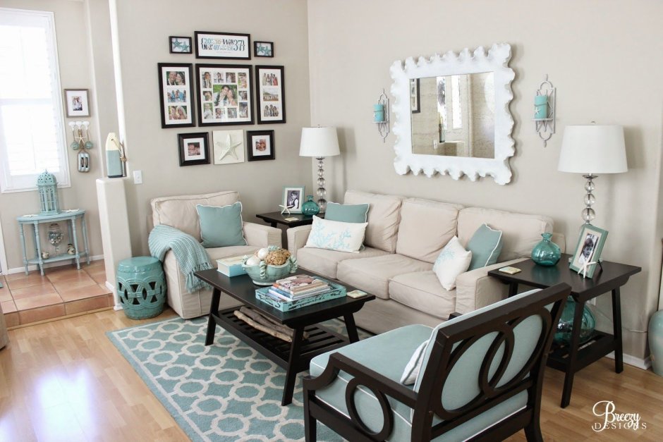 Turquoise wall living room