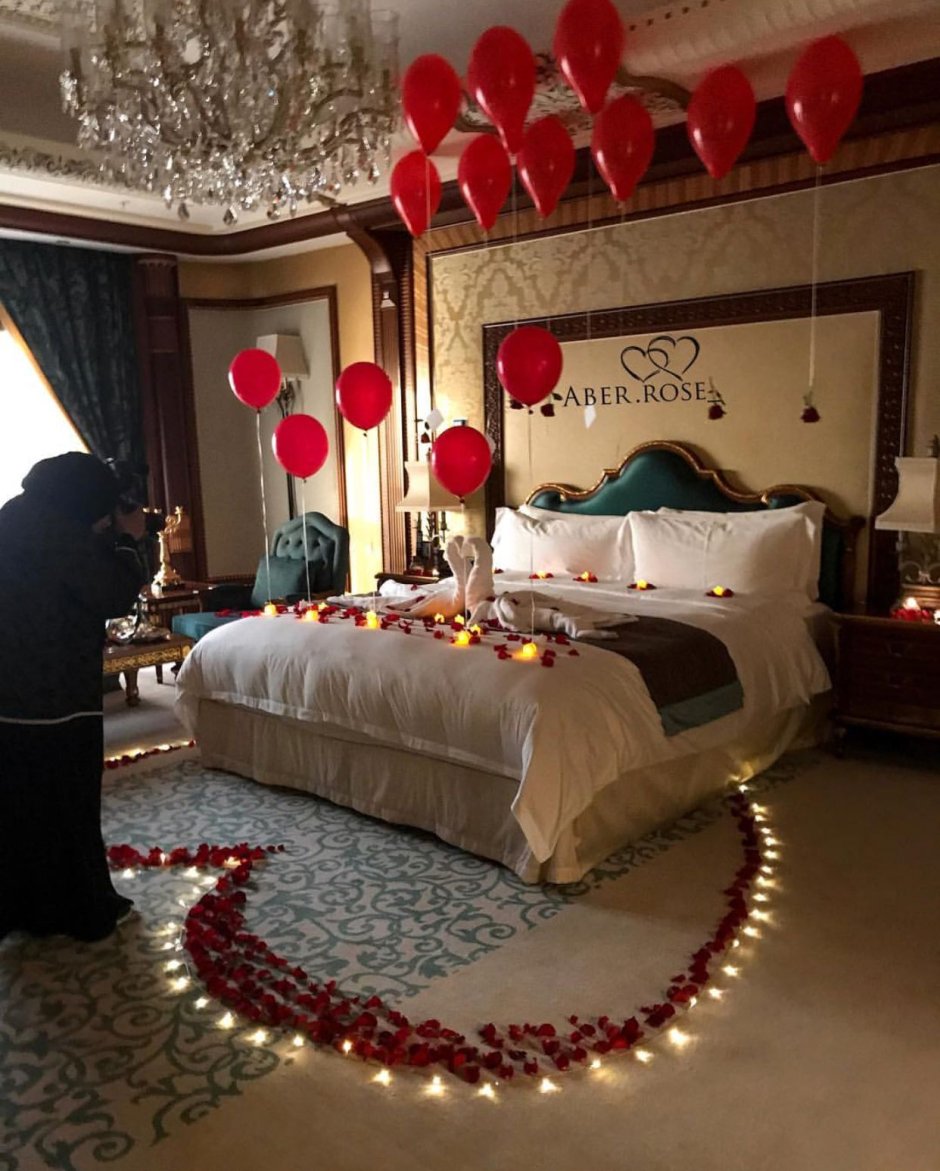 How to decorate hotel room for honeymoon
