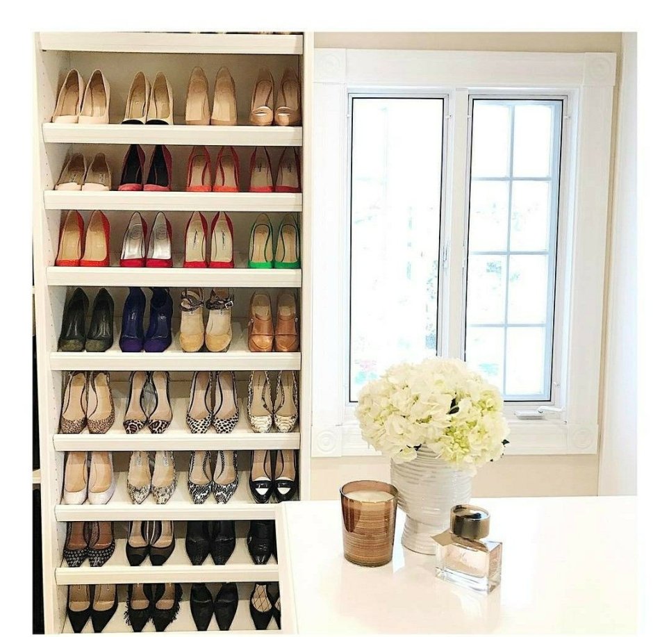 Shoe storage for dressing room