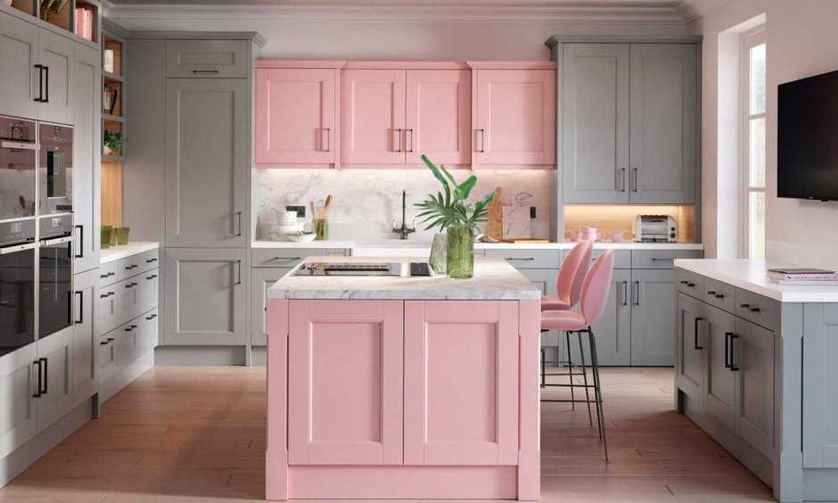 Pink colour in kitchen