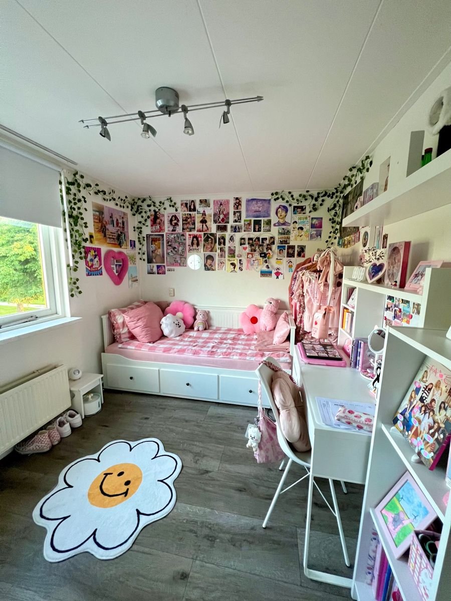 Preppy pink room